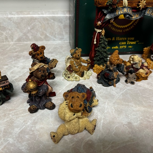 Boyds Bears The BearStone Collection Nativity series, 1, 2, 3 and 4. - Picture 4 of 11